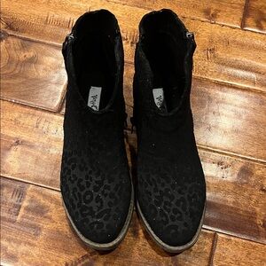 Very G Black Textured Ankle Booties